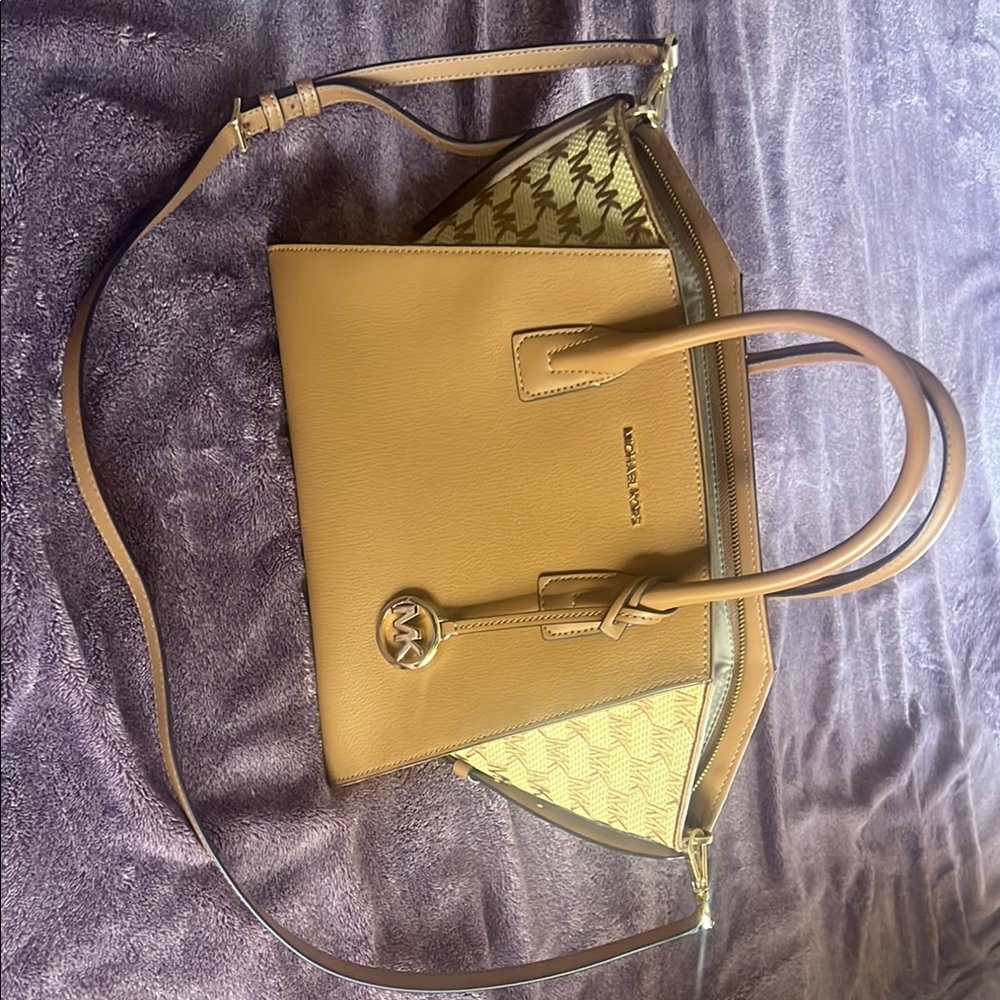 Michael Kors Tan and Gold Shoulder Bag with Elegant Design